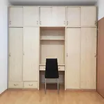 V Centre S Garazovym Statim Пьештяни