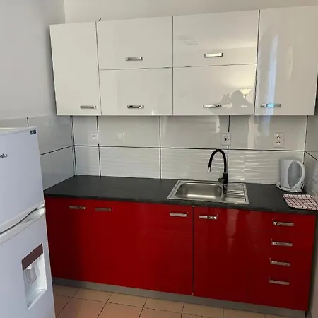 V Centre S Garážovým Státím Piest'any